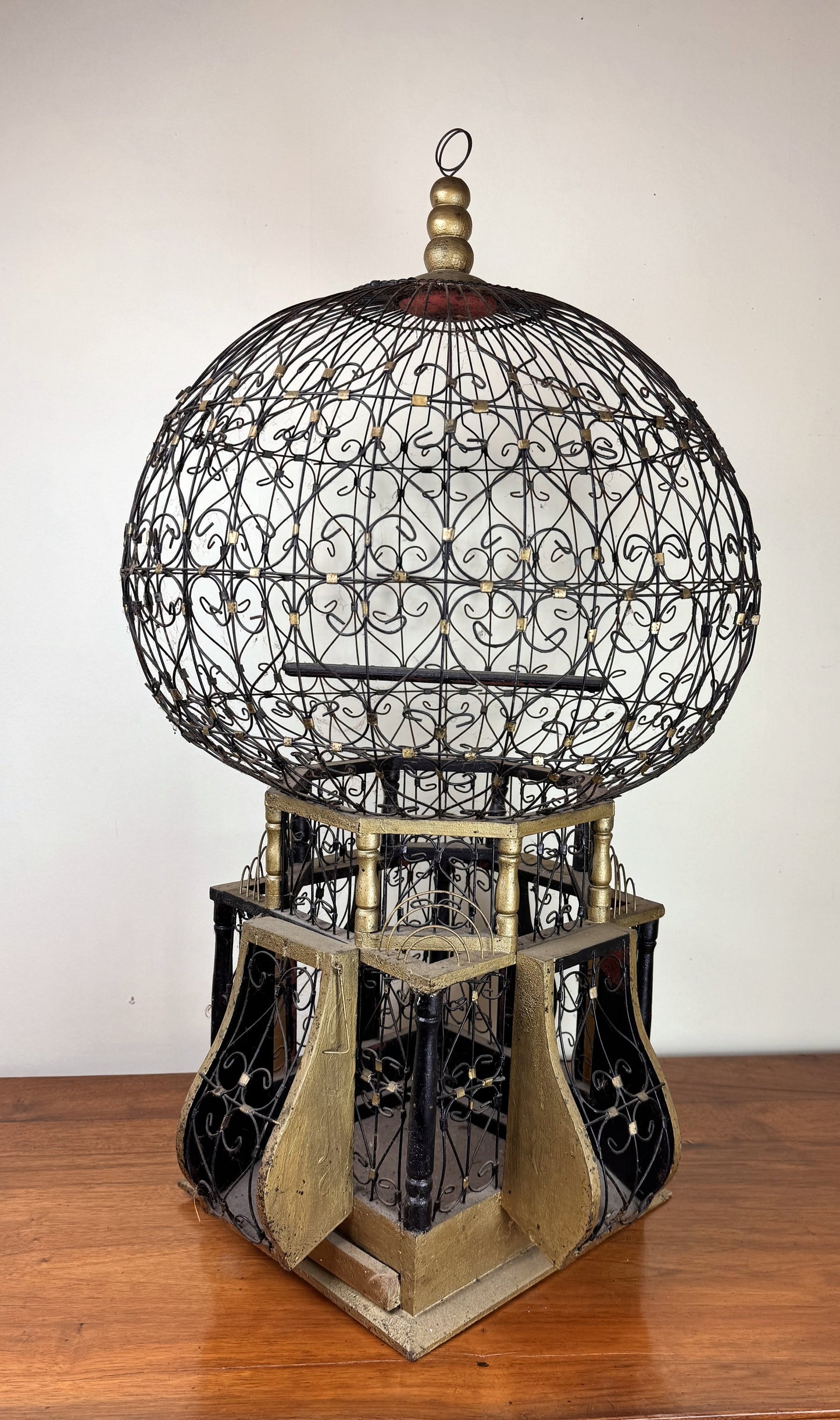 Cage a oiseaux vintage de forme montgolfière en bois et fer