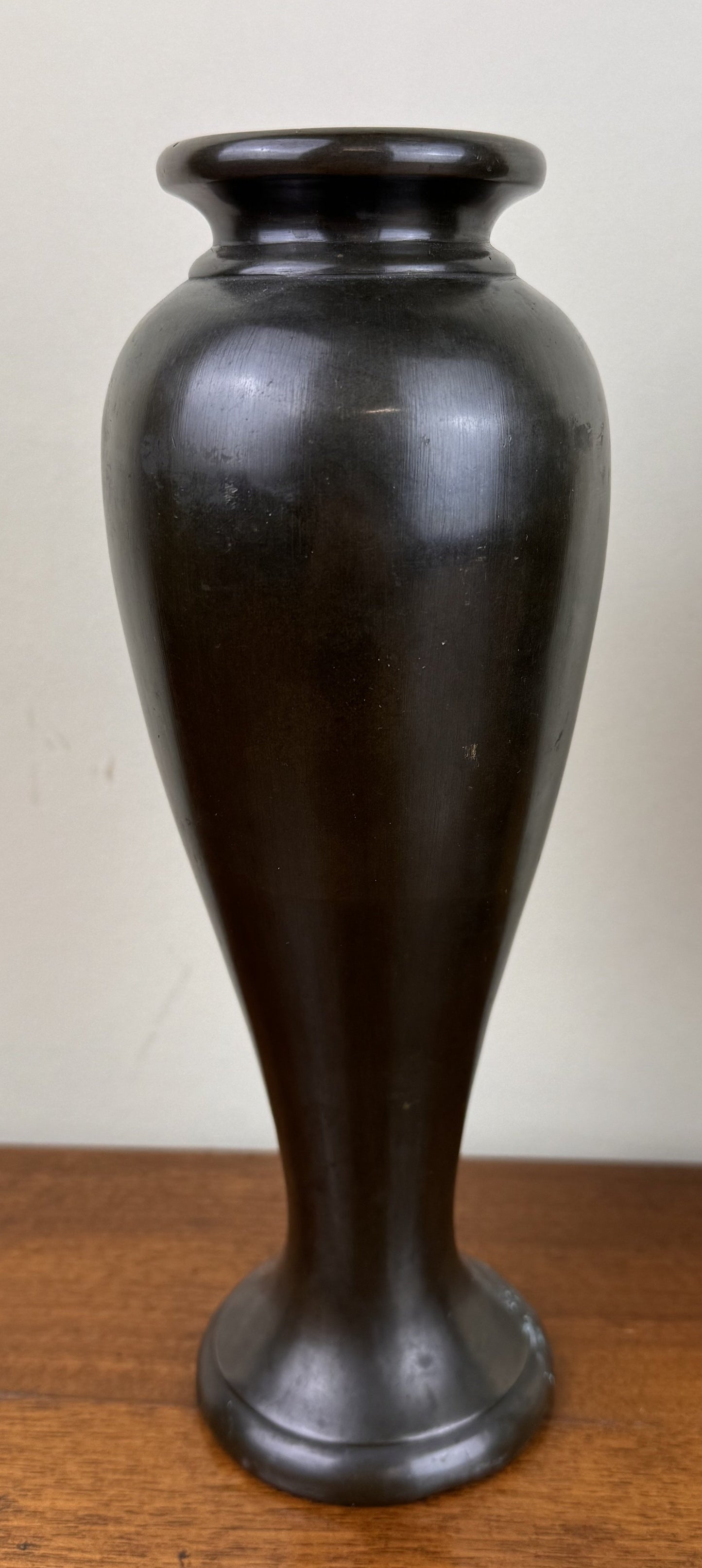 Paire de Vases En Bronze époque Art Nouveau vers 1900 décors en relief de feuilles