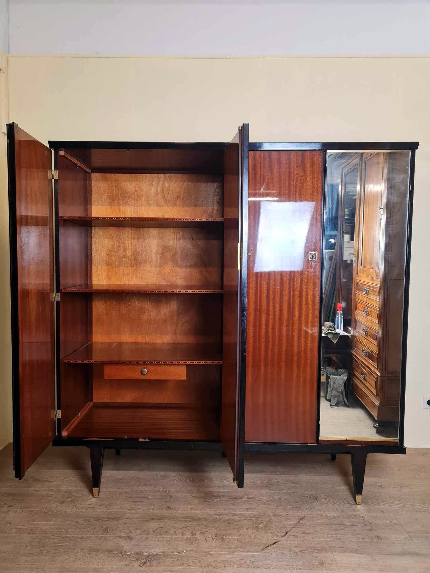 Jolie armoire Vintage chic des année 50 en acajou