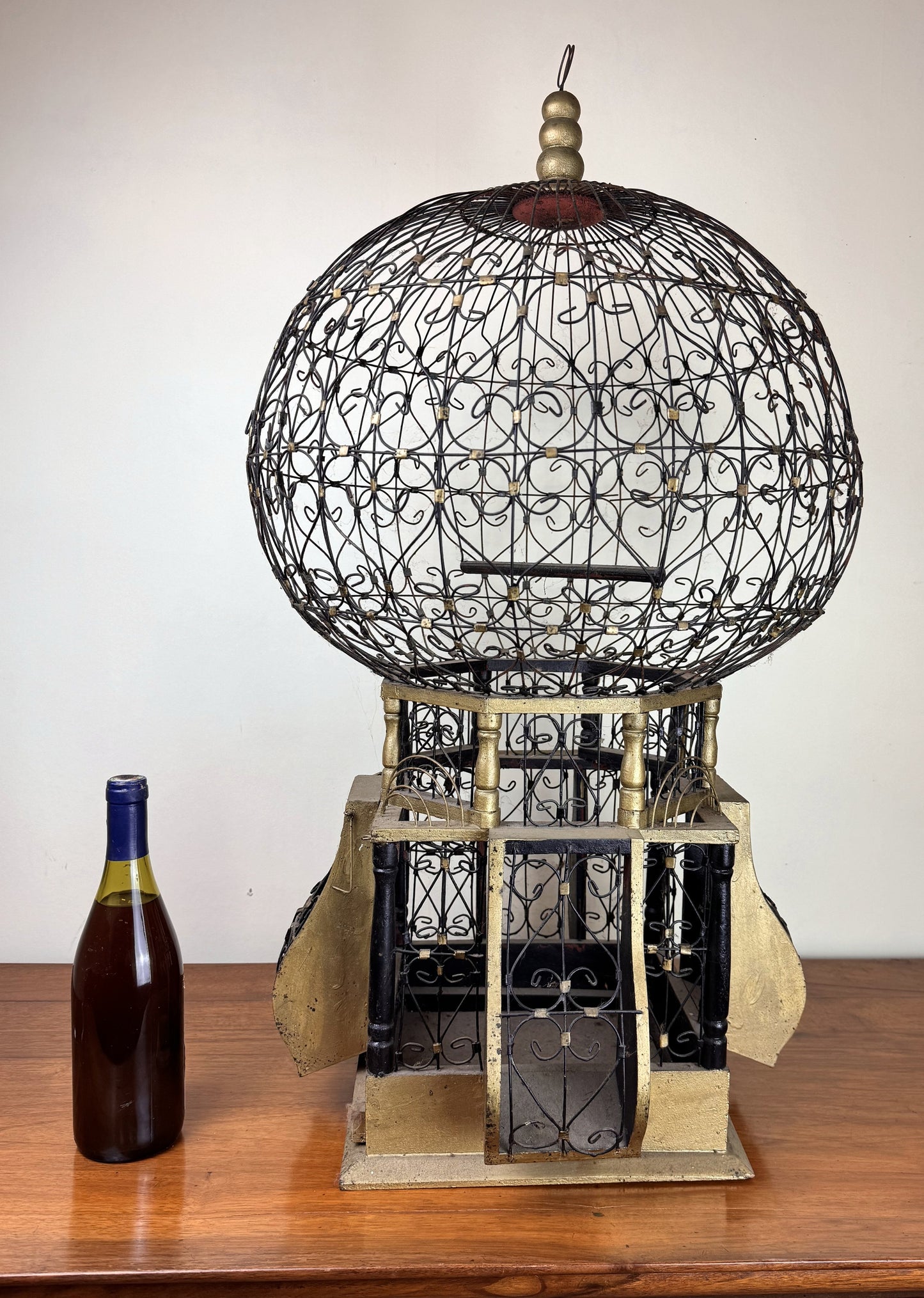 Cage a oiseaux vintage de forme montgolfière en bois et fer