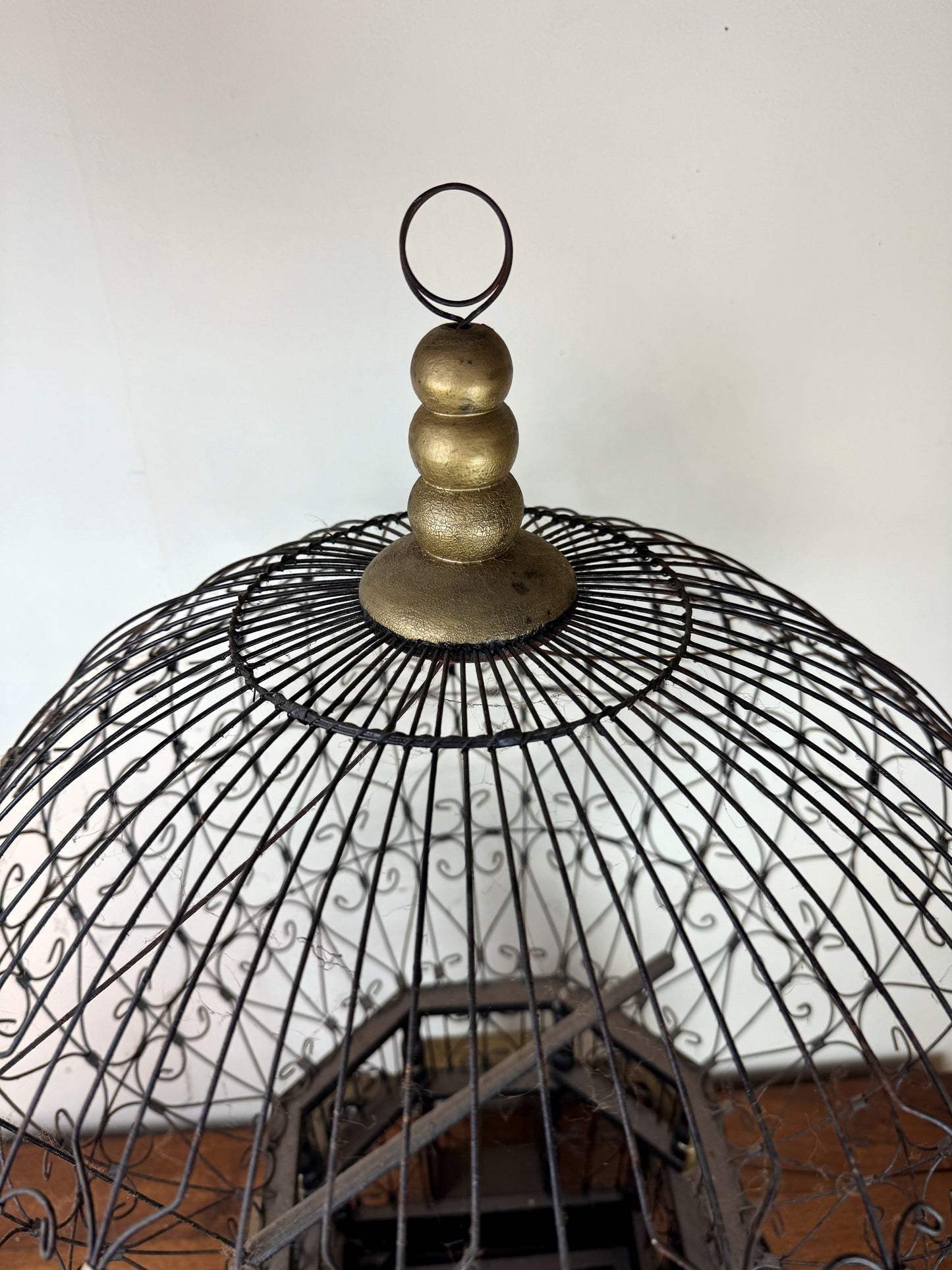 Cage a oiseaux vintage de forme montgolfière en bois et fer