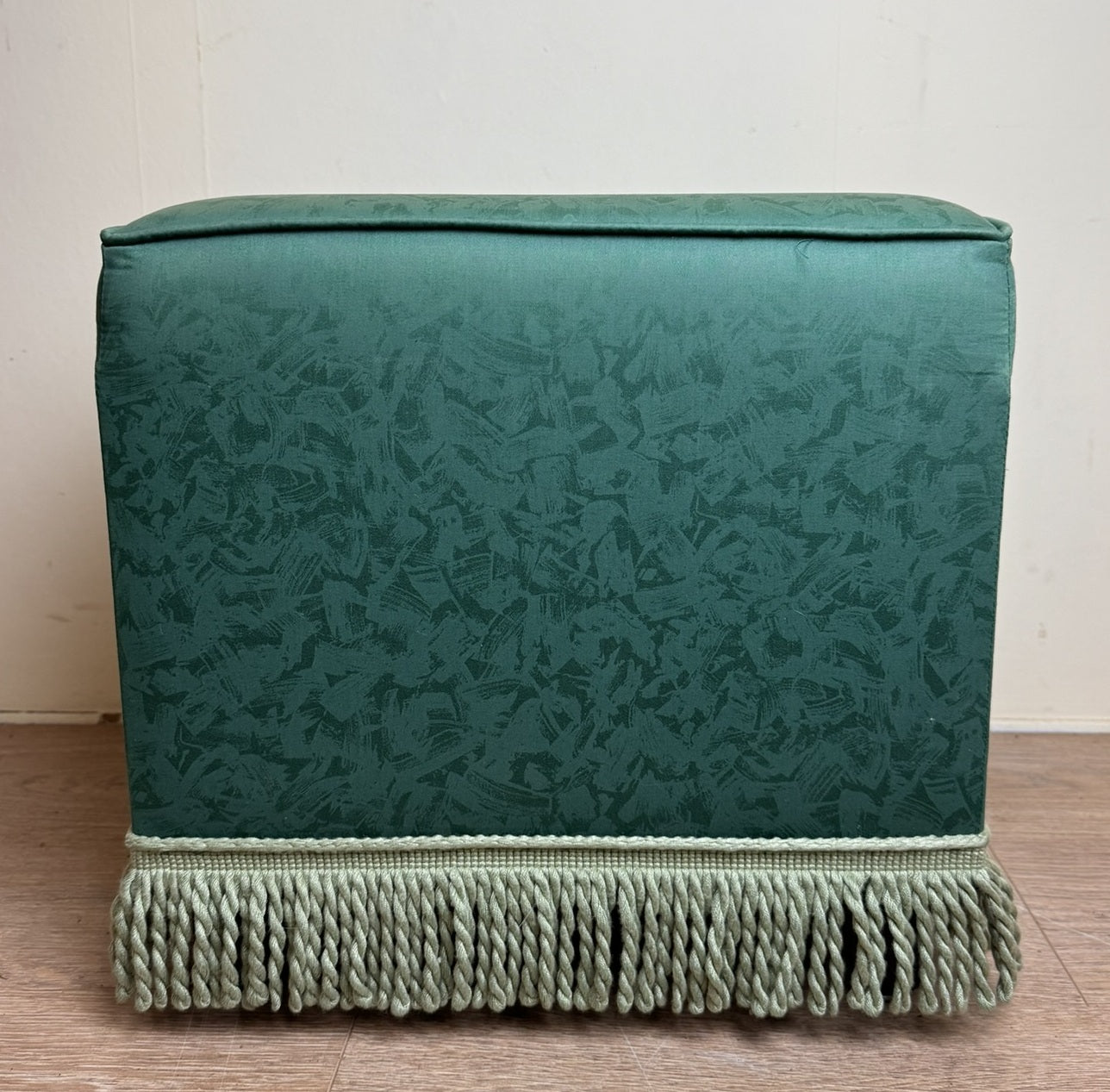 Pouf style Napoléon III en tissu a motifs