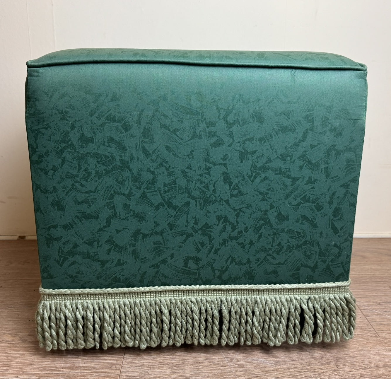 Pouf style Napoléon III en tissu a motifs