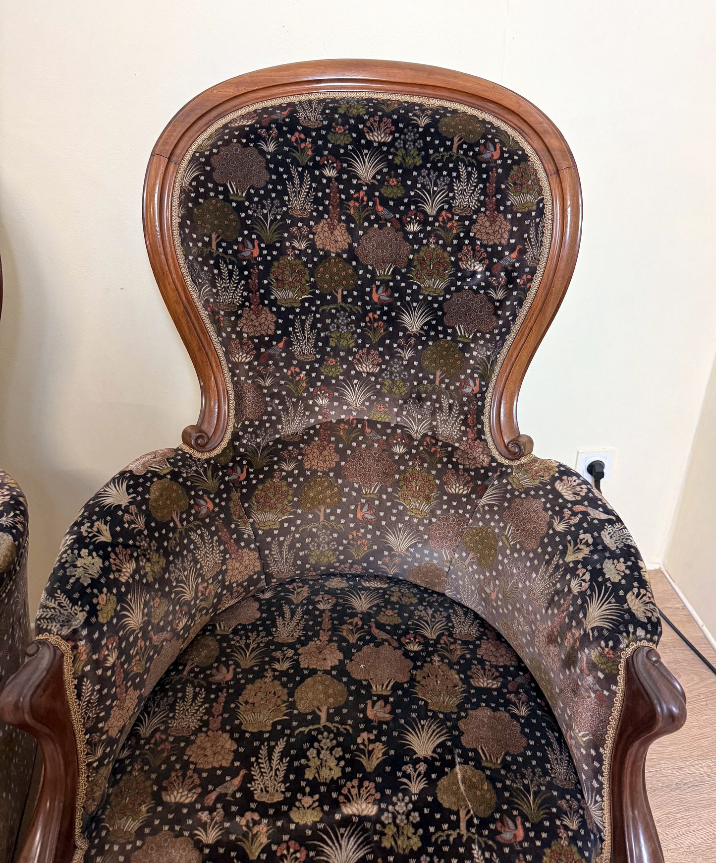 Paire De Bergères Style Louis XV En Noyer vers 1850