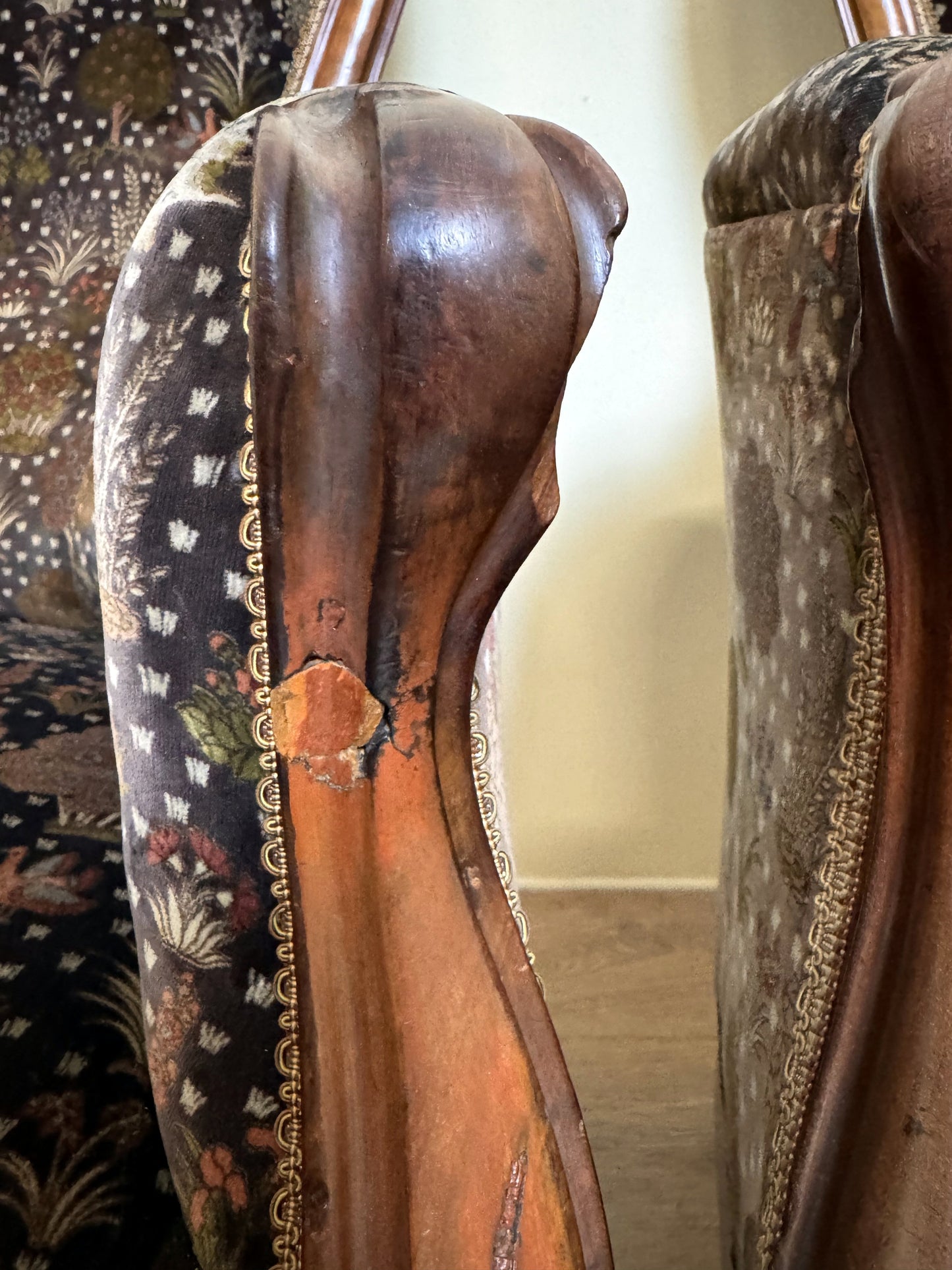 Paire De Bergères Style Louis XV En Noyer vers 1850