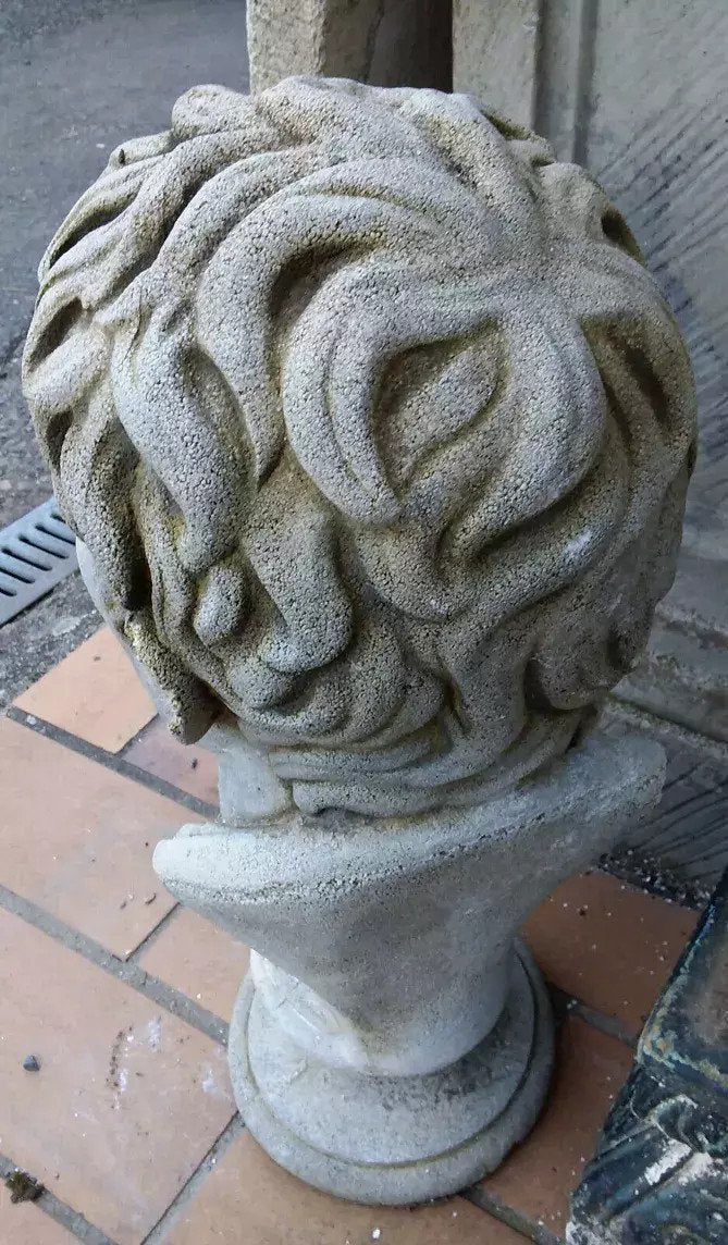 Personnage à l'Antique En Pierre Reconstituée époque XX ème Siècle