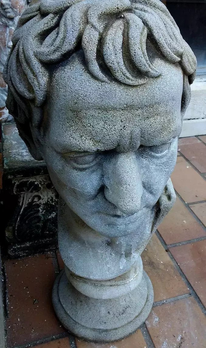 Personnage à l'Antique En Pierre Reconstituée époque XX ème Siècle