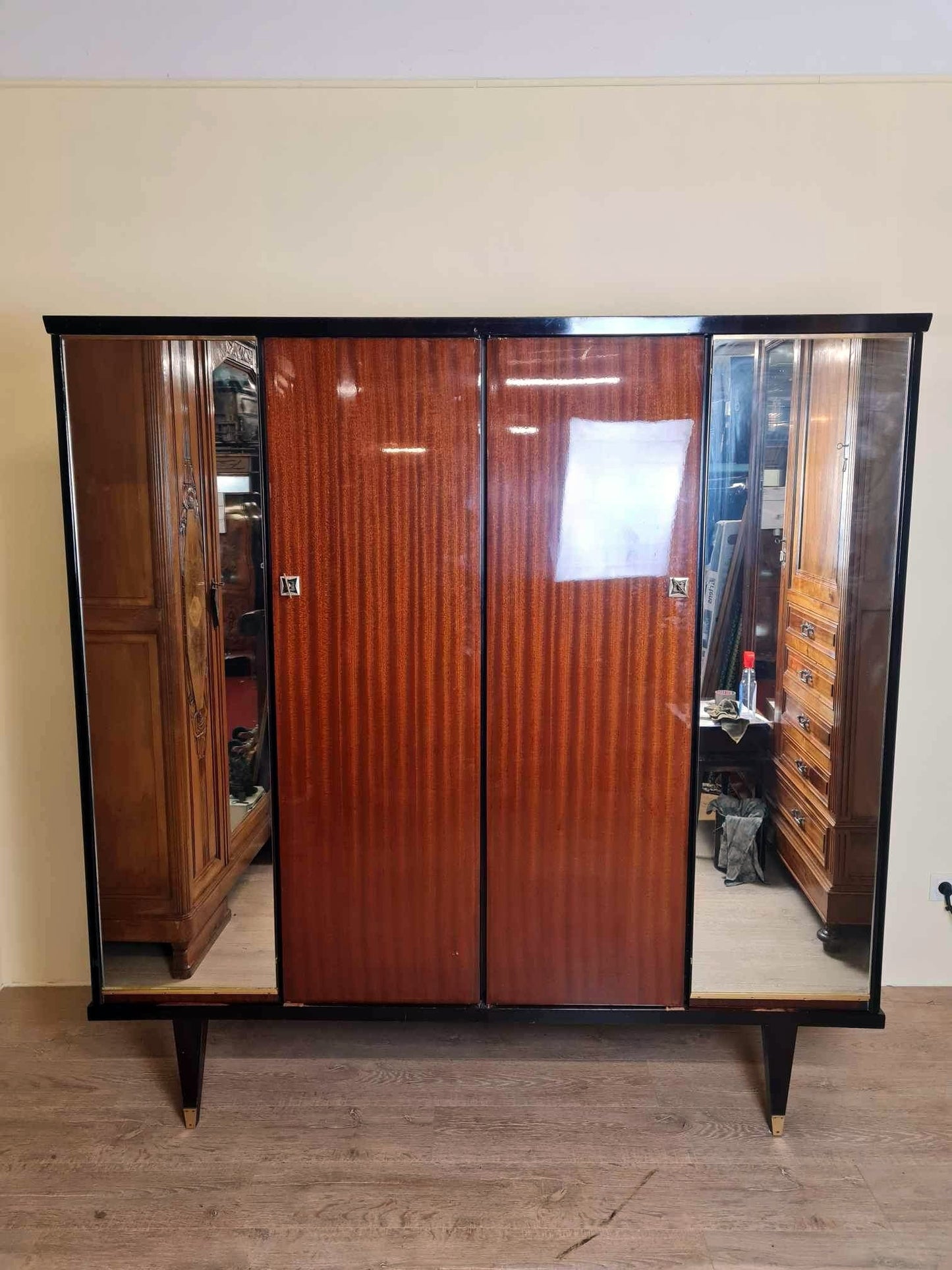 Jolie armoire Vintage chic des année 50 en acajou