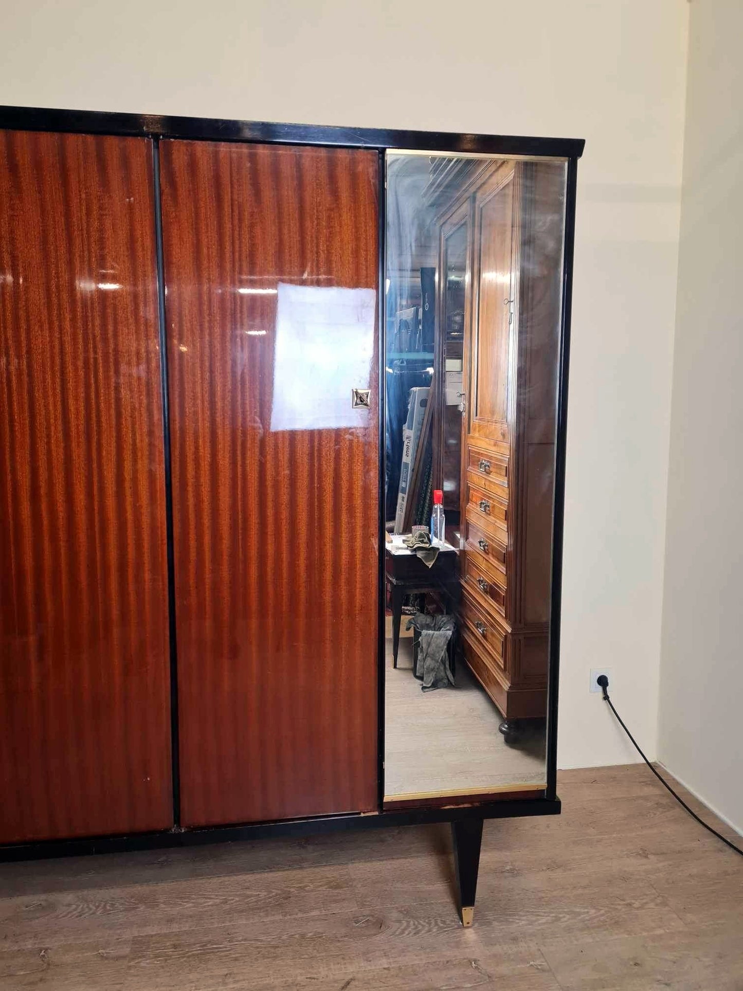 Jolie armoire Vintage chic des année 50 en acajou