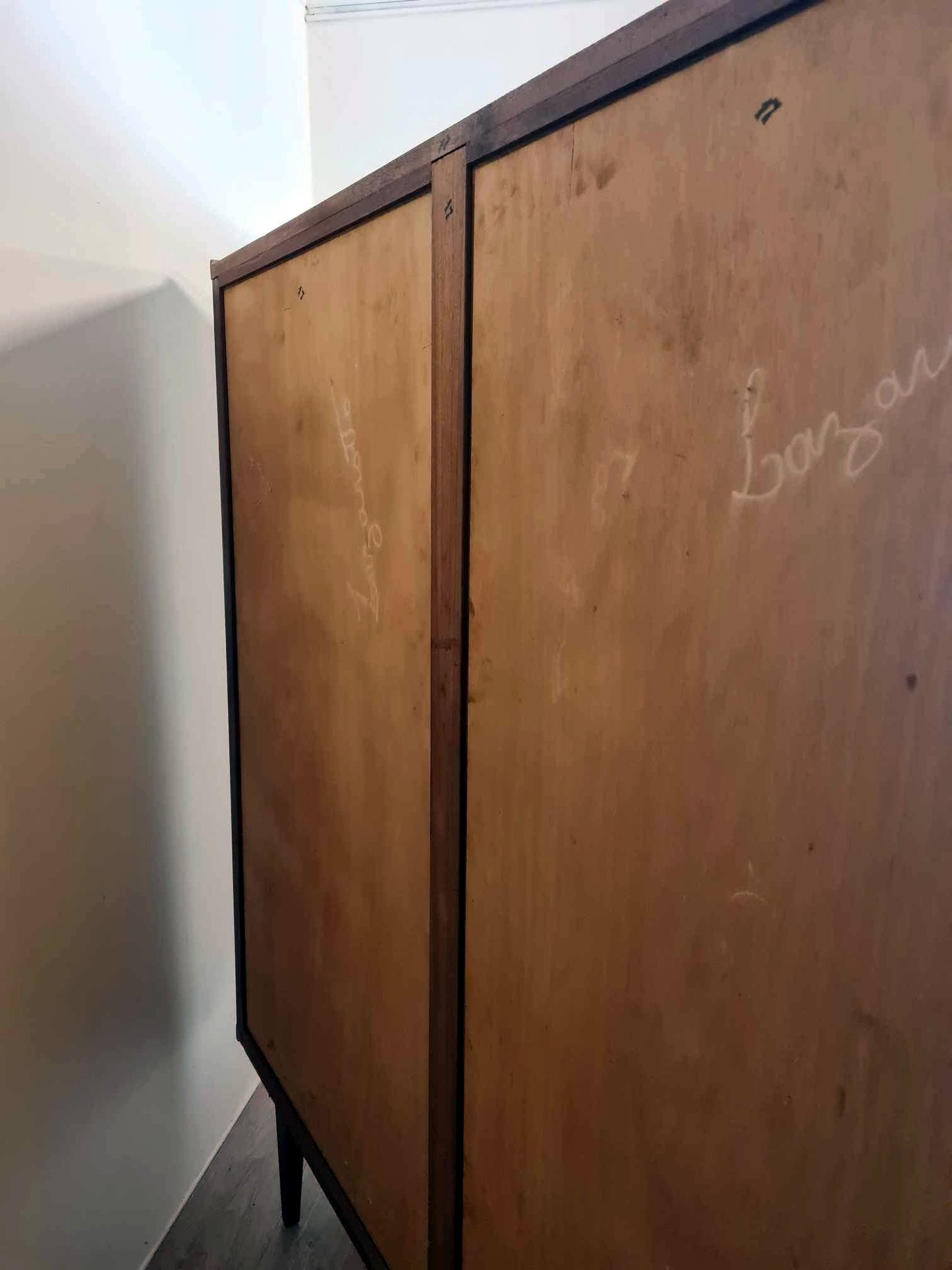 Jolie armoire Vintage chic des année 50 en acajou