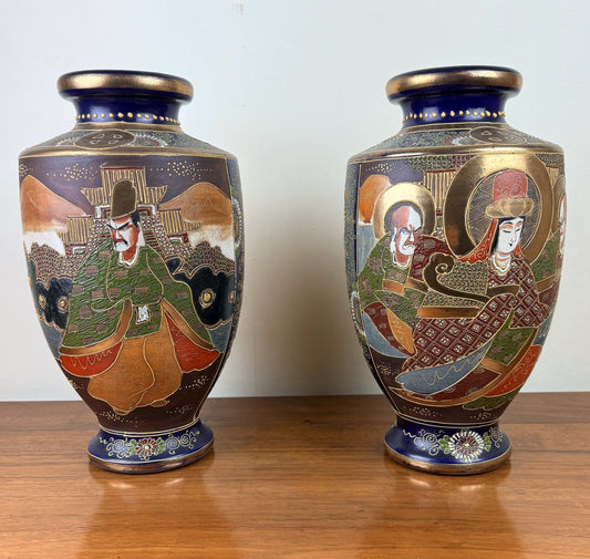 Paire de vases japonais en porcelaine de satsuma circa 1900-1920